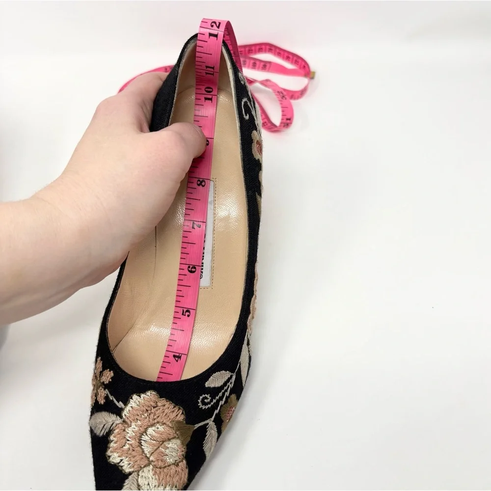 Manolo Blahnik Black Floral Embroidered Canvas Kayal Pointed Toe Pumps Size 37.5
